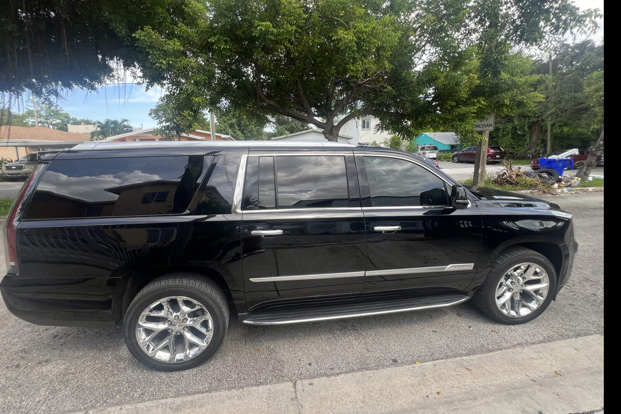 2020 Cadillac Escalade in Miami 2