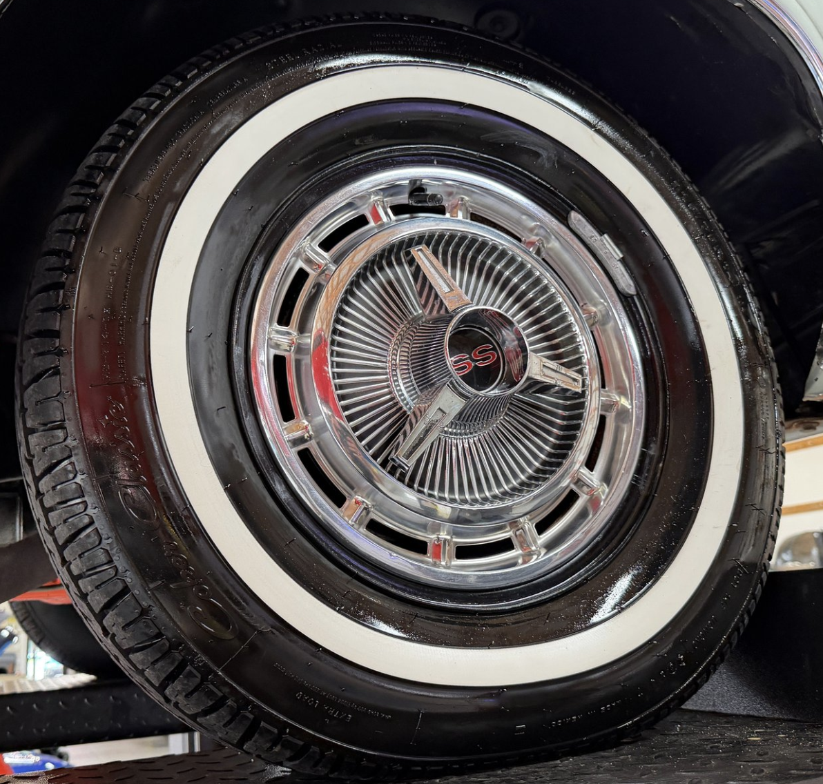 1965 Chevrolet Impala in Los Angeles 4