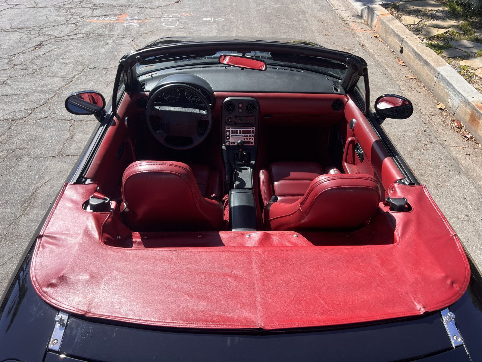 1993 Mazda Miata in Long Beach 10