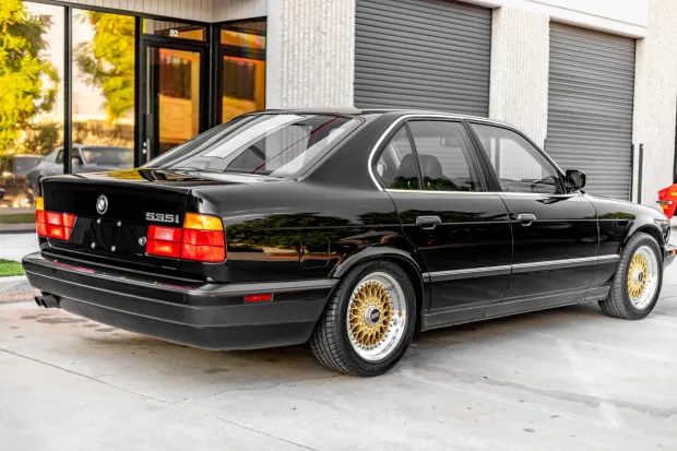 1990 BMW 535i in Leonia 3