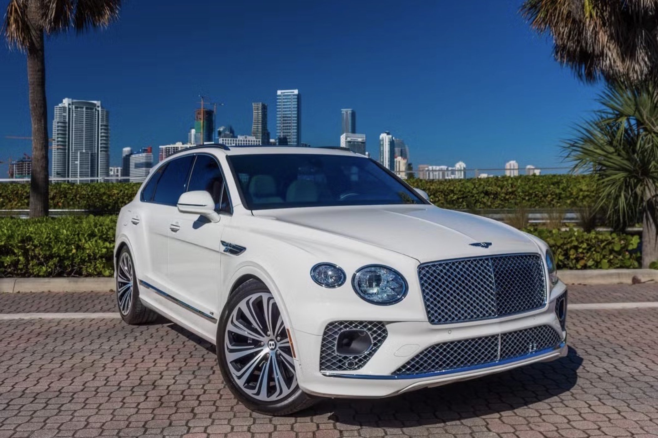 2021 Bentley Bentayga in Miami Lakes 1