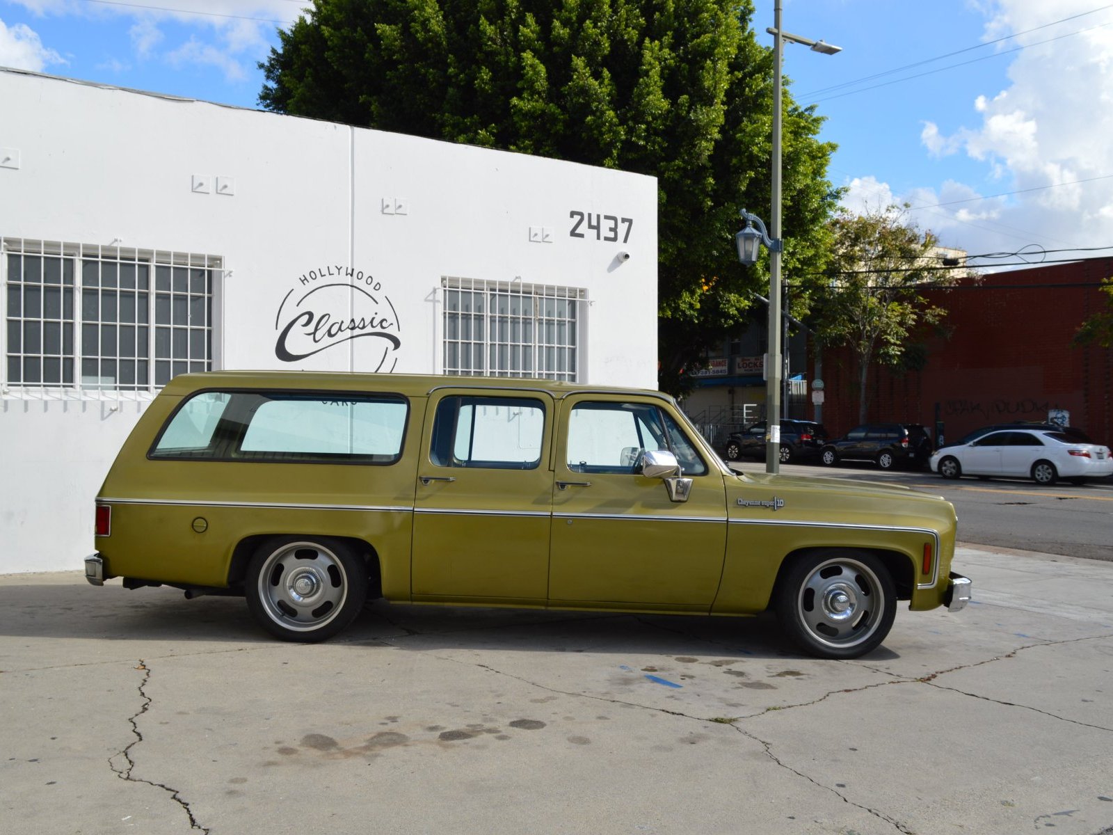 1973 Chevrolet Suburban C1500 in Los Angeles 4