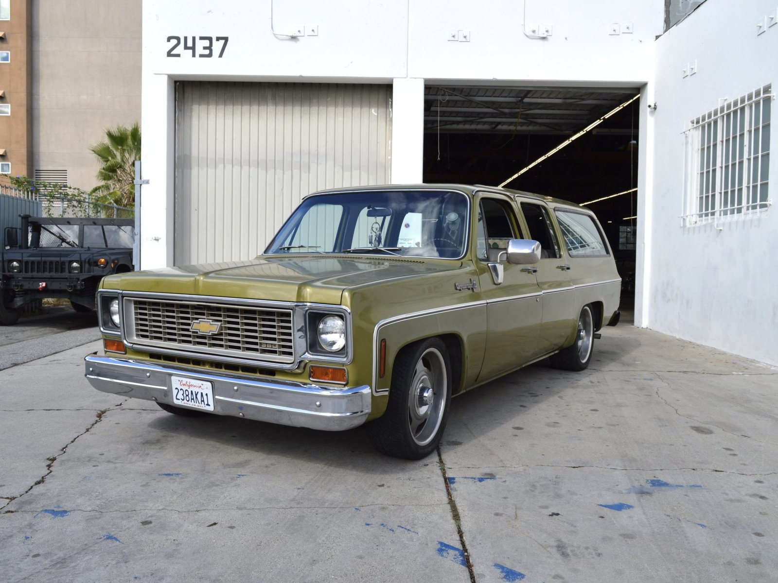1973 Chevrolet Suburban C1500 in Los Angeles 1