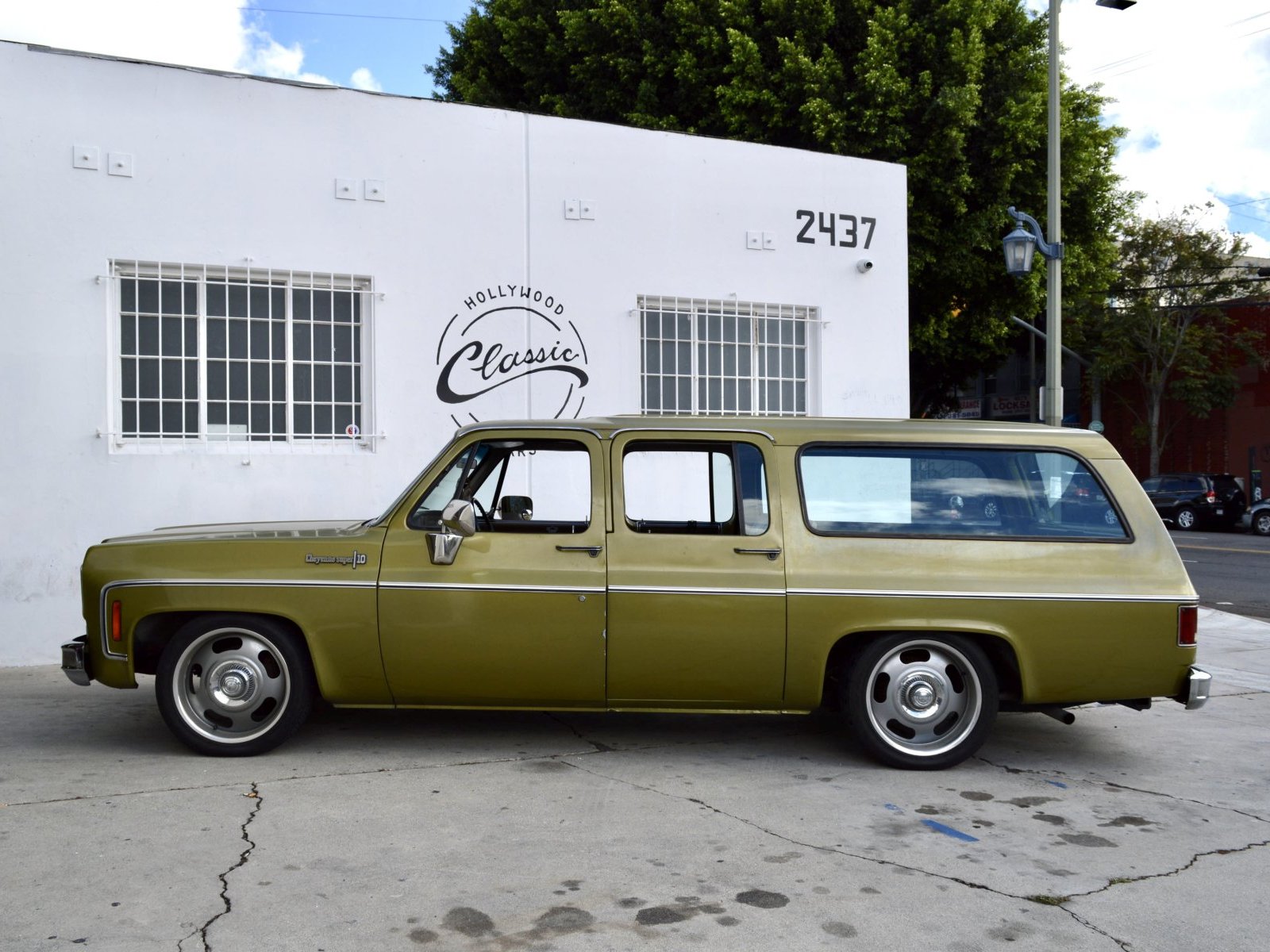 1973 Chevrolet Suburban C1500 in Los Angeles 5
