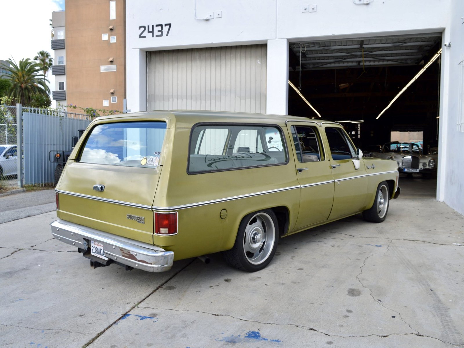 1973 Chevrolet Suburban C1500 in Los Angeles 8