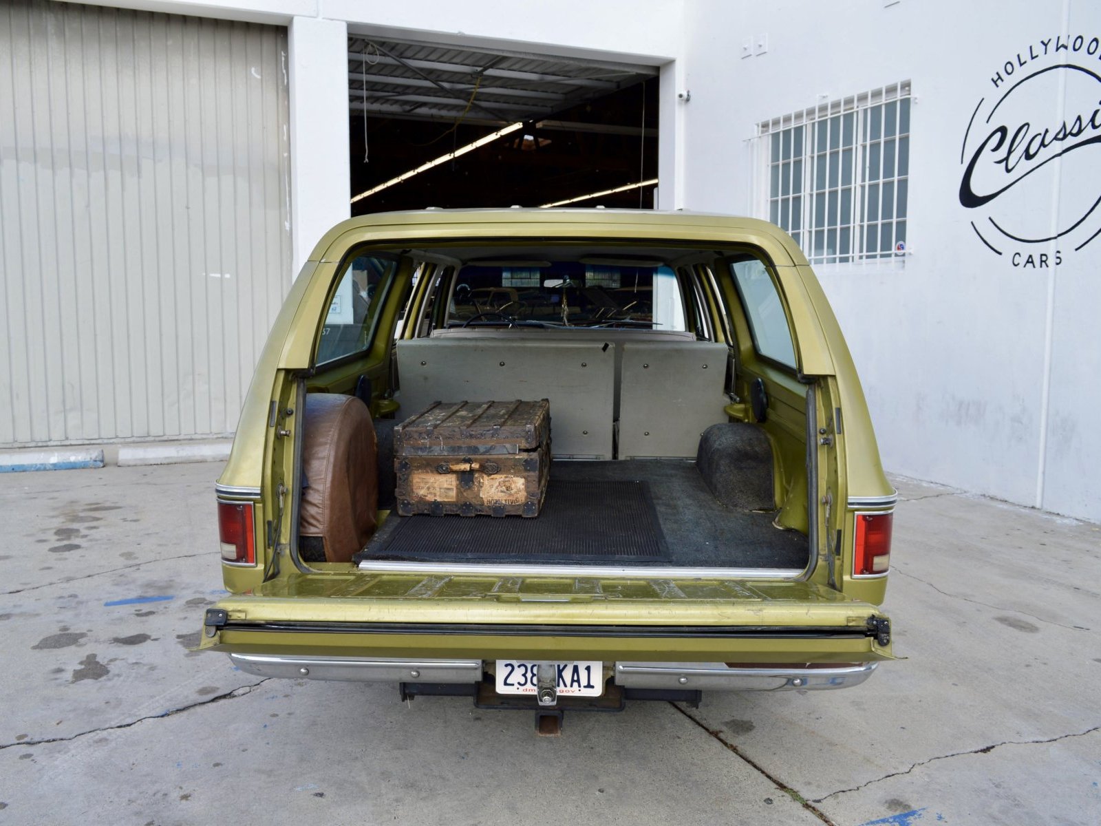 1973 Chevrolet Suburban C1500 in Los Angeles 9