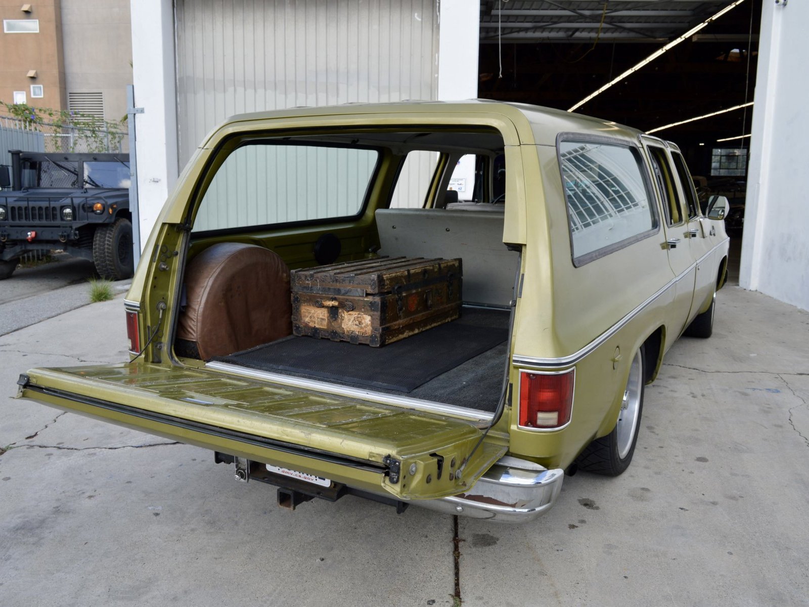 1973 Chevrolet Suburban C1500 in Los Angeles 10