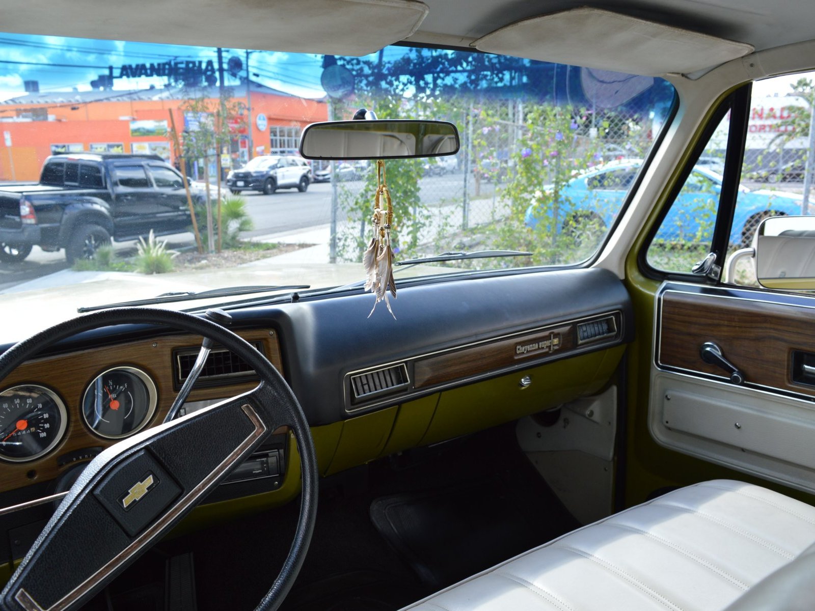 1973 Chevrolet Suburban C1500 in Los Angeles 13