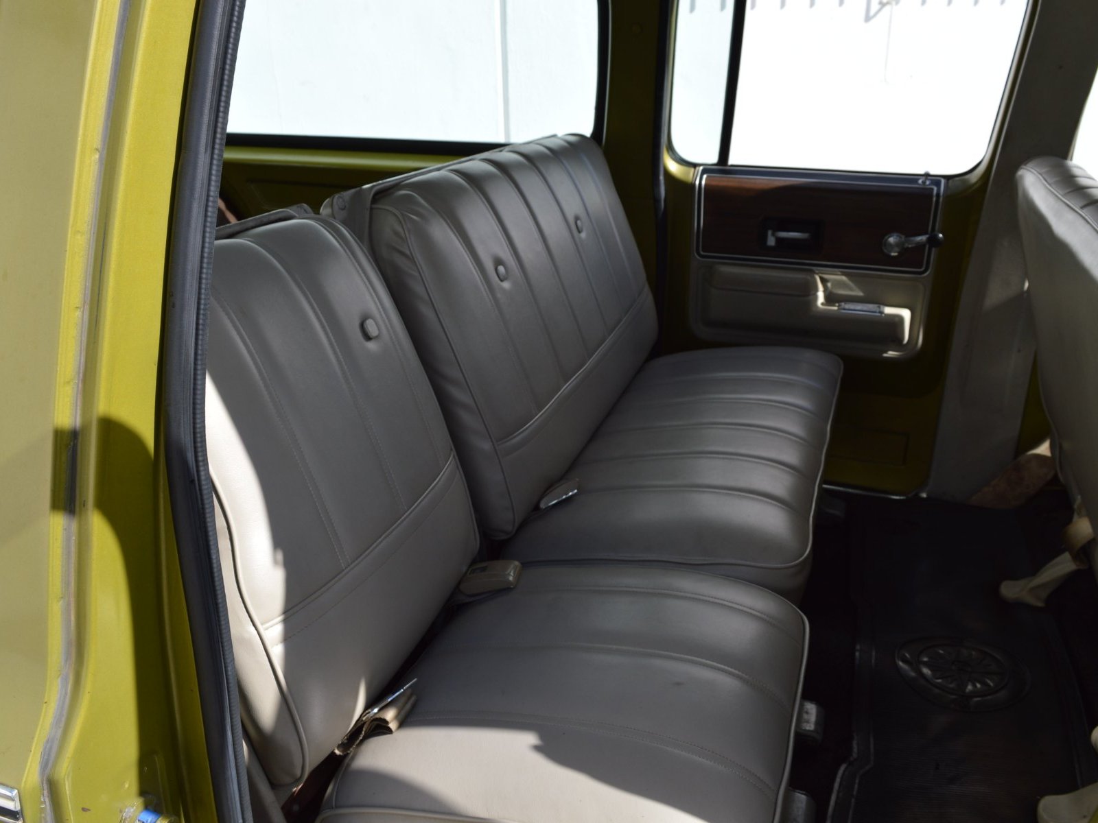 1973 Chevrolet Suburban C1500 in Los Angeles 17