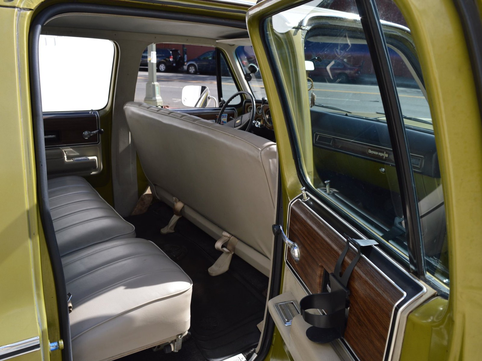 1973 Chevrolet Suburban C1500 in Los Angeles 19