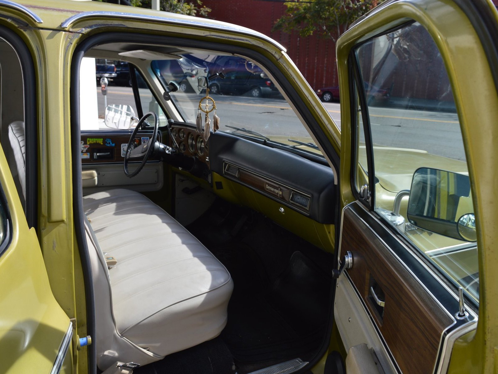 1973 Chevrolet Suburban C1500 in Los Angeles 20