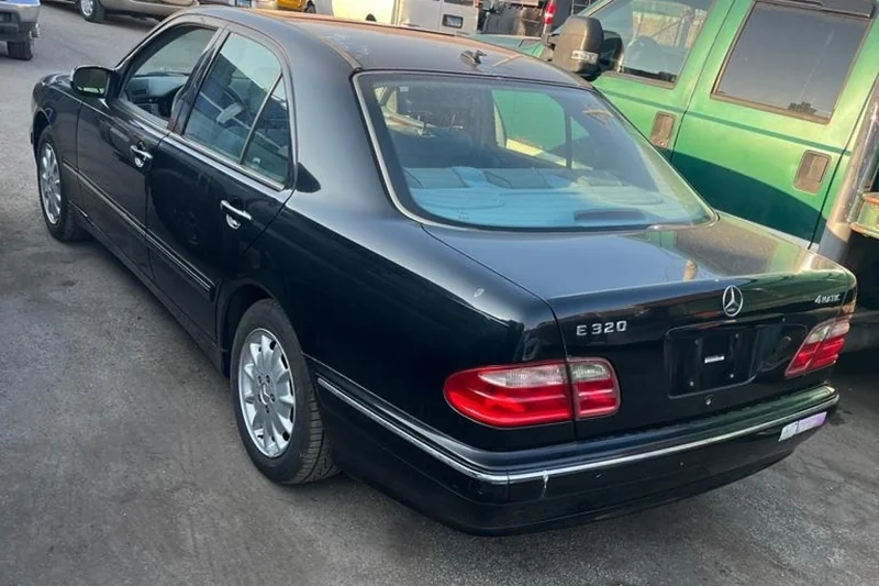 2000 Mercedes-Benz E320 4Matic 2