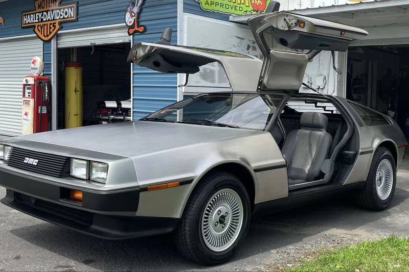 1982 DeLorean DMC-12