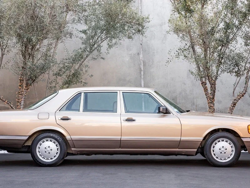 1988 Mercedes-Benz 420SEL Base 2