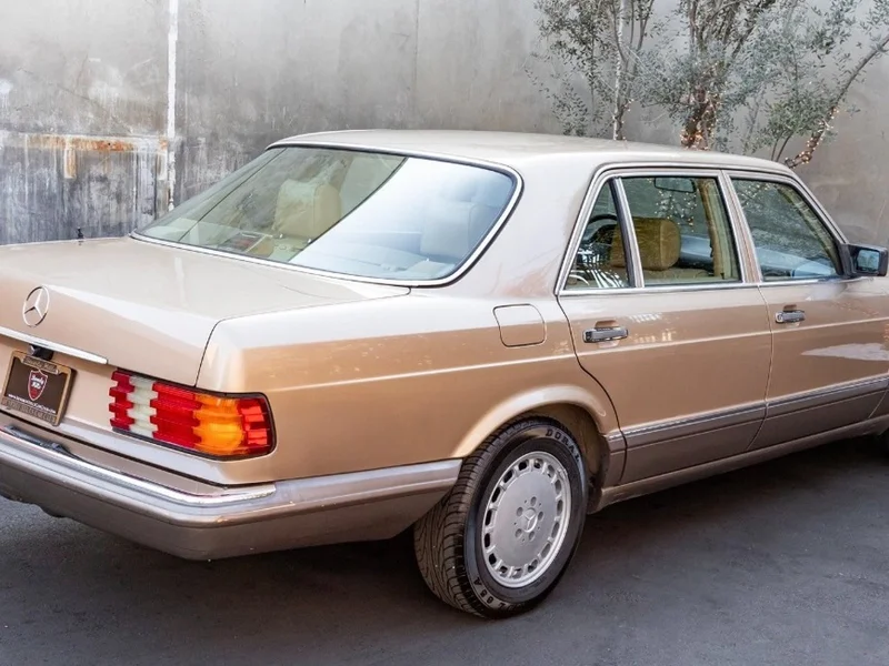 1988 Mercedes-Benz 420SEL Base 3