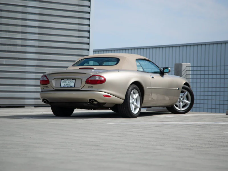 1998 Jaguar XK8 Base 7