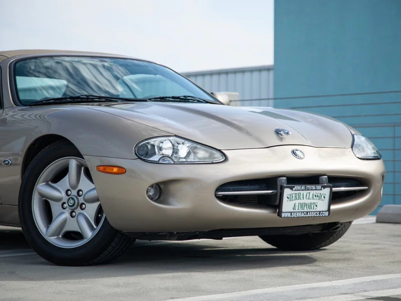 1998 Jaguar XK8 Base 13