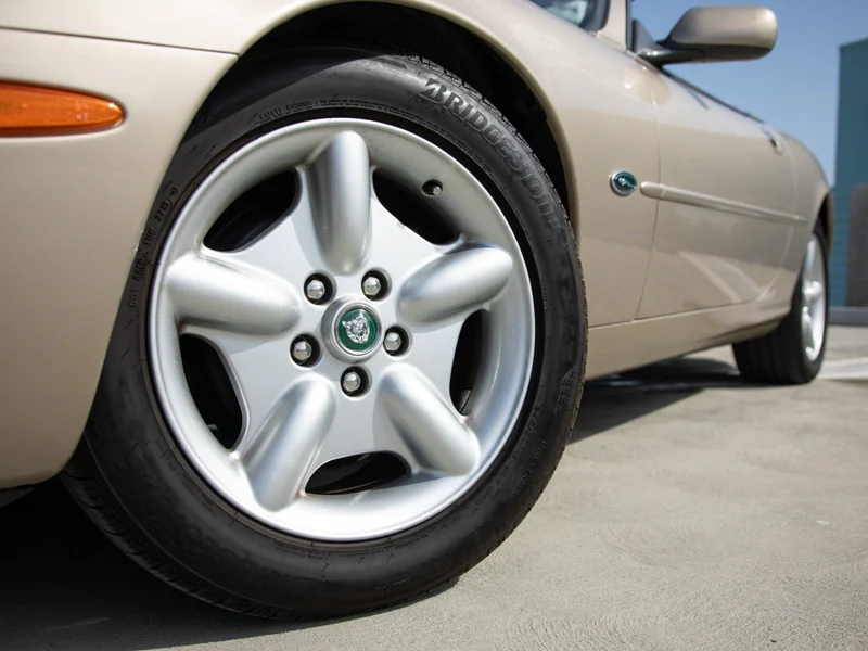 1998 Jaguar XK8 Base 15