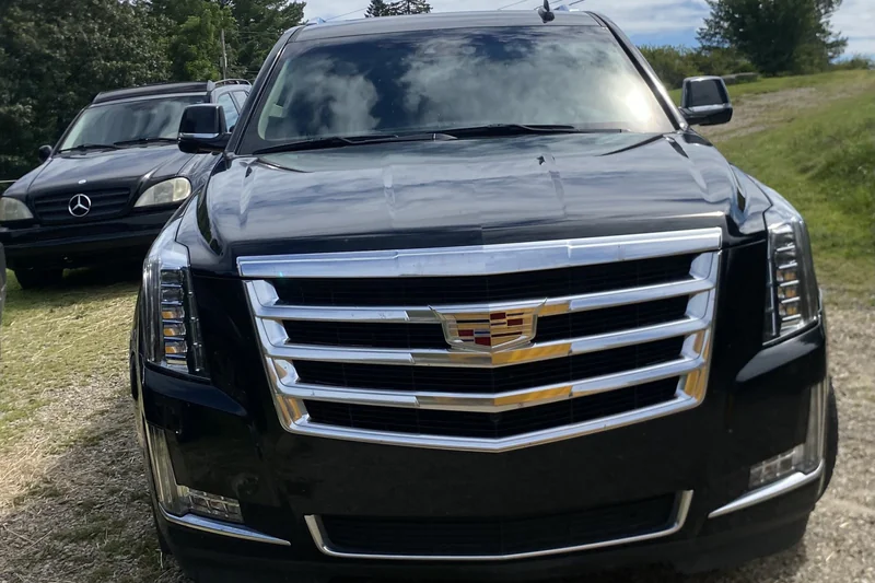 2019 Cadillac Escalade Luxury 3