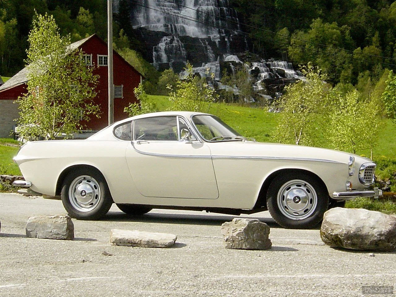 1966 Volvo P-1800S