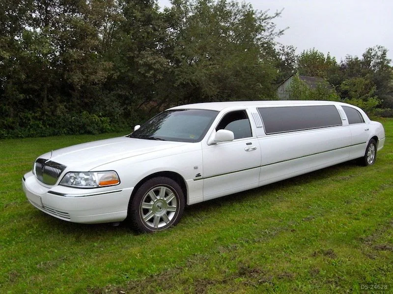 2007 Lincoln Town Car limousine in Næstved