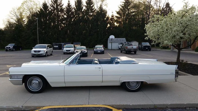 1965 Cadillac De Ville in København 3