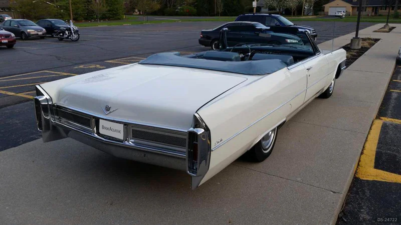 1965 Cadillac De Ville in København 7