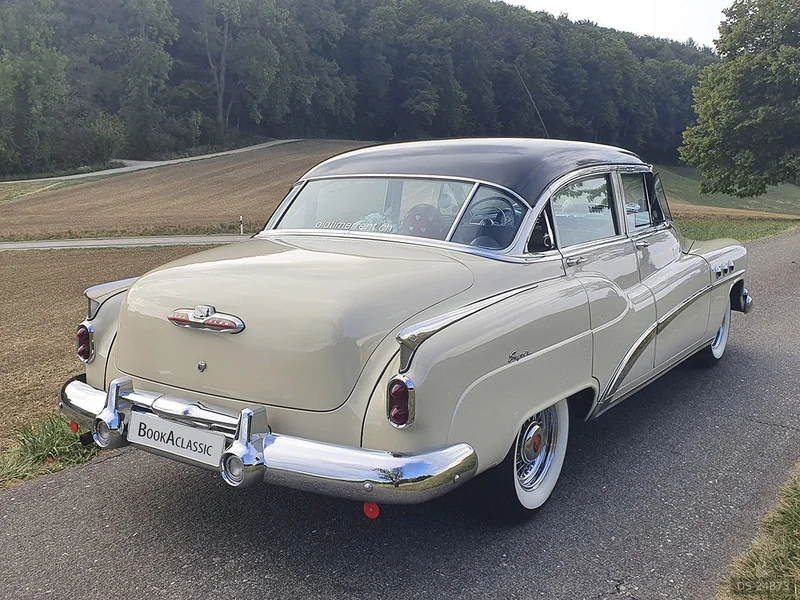 1952 Buick Super Eight Sedan in Basel 9