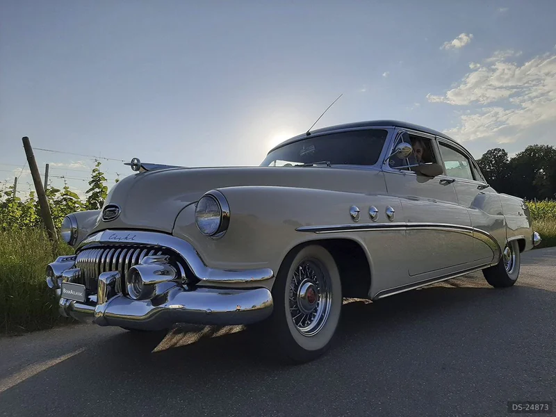 1952 Buick Super Eight Sedan in Basel 4