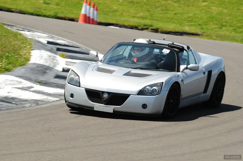 2001 Vauxhall VX220 in Stock Green 2