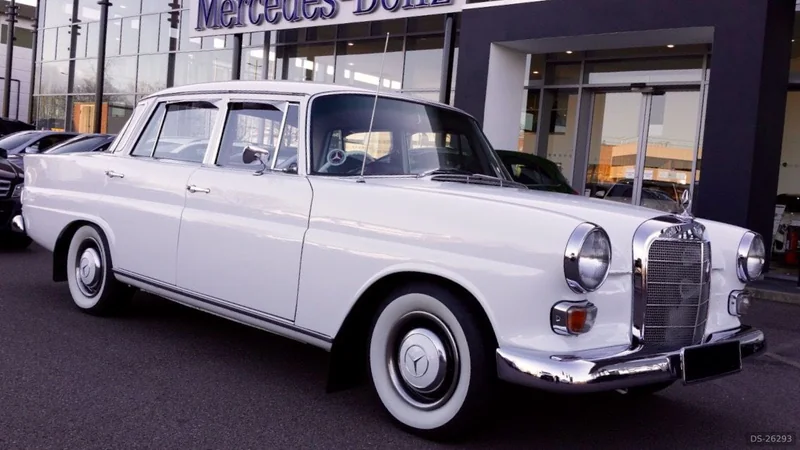 1967 Mercedes-Benz 200 Fintail in Letchworth Garden City 7
