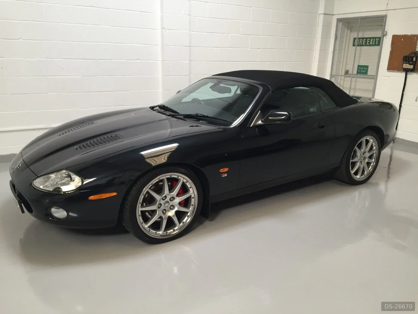 2003 Jaguar XKR