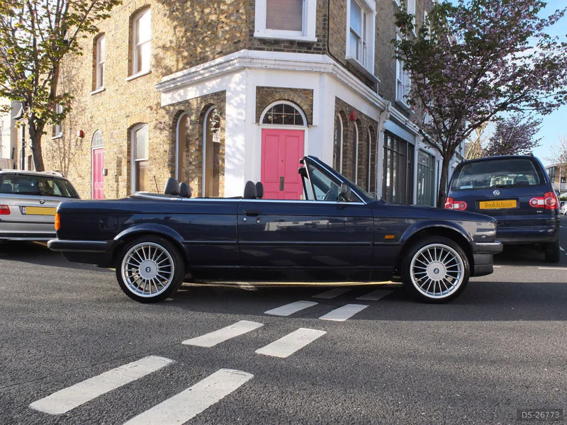 1990 BMW 320i in London 2
