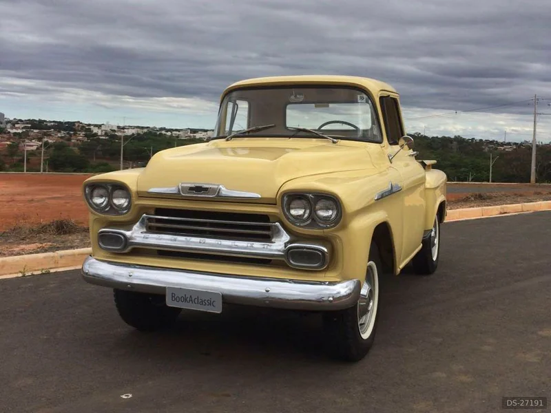 1957 Chevrolet Apache in Curvelo 4