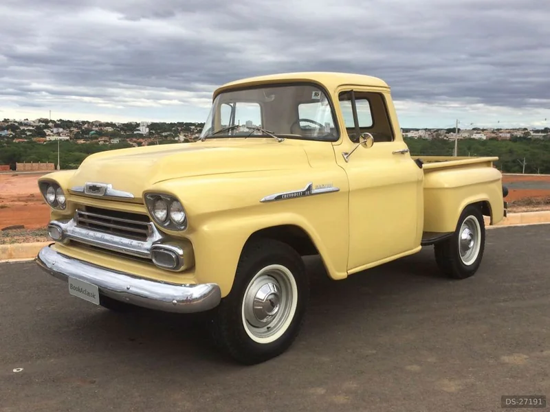 1957 Chevrolet Apache in Curvelo 5