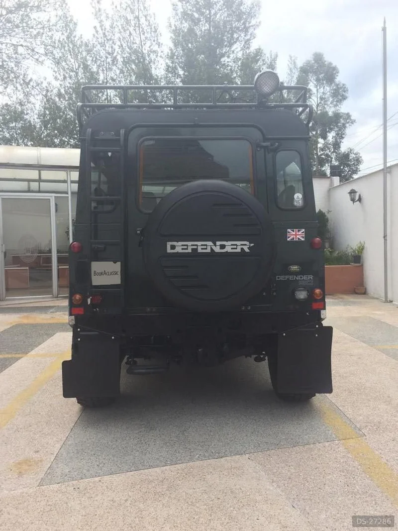 2003 Land Rover Defender in Quito 2