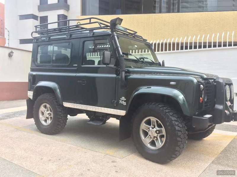 2003 Land Rover Defender in Quito 4