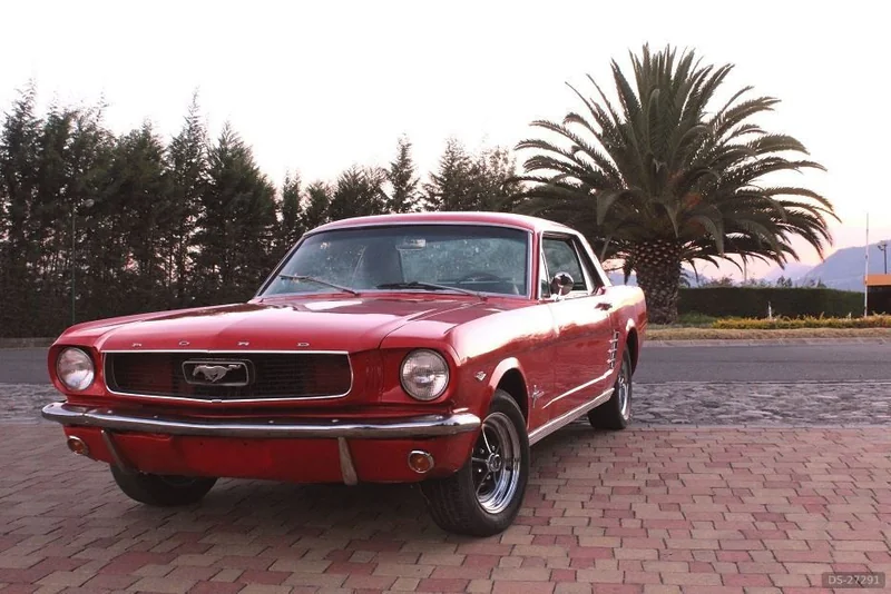 1966 Ford Mustang Hard Top in Quito 1