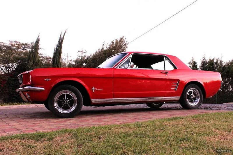 1966 Ford Mustang Hard Top in Quito 2