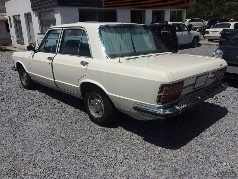 1975 Fiat 130 in Quito 2