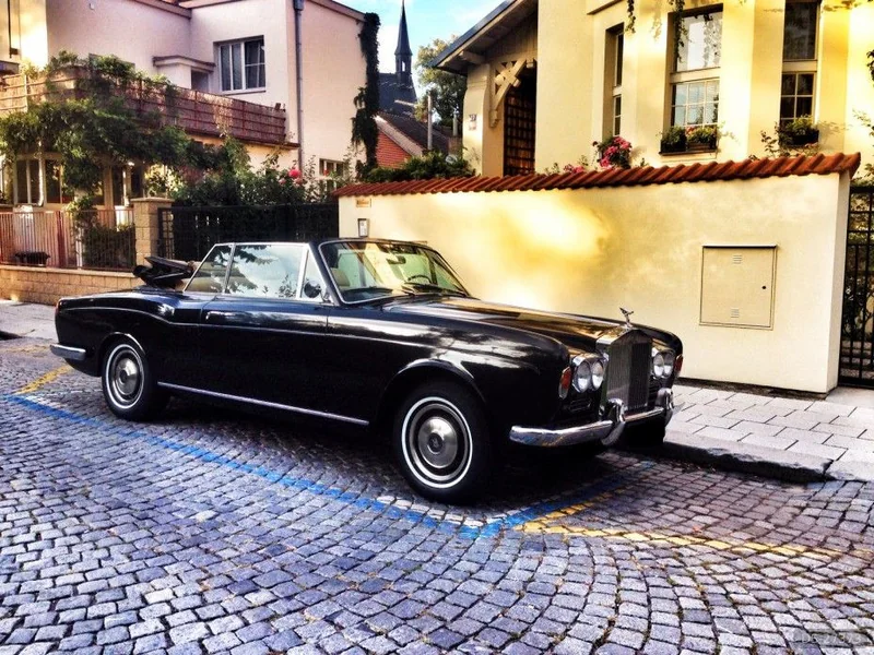 1968 Rolls-Royce Corniche Drophead Coupe by Mulliner Park Ward