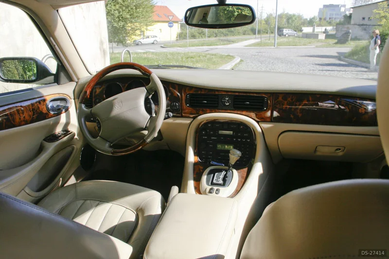 1998 Jaguar Xj8 in Praha 5 2