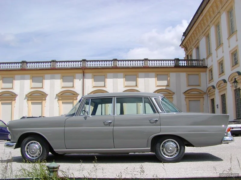 1967 Mercedes-Benz 230 Heckflosse W110 in München 2