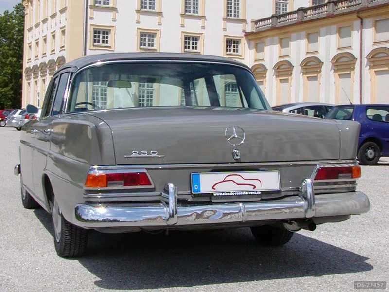1967 Mercedes-Benz 230 Heckflosse W110 in München 3