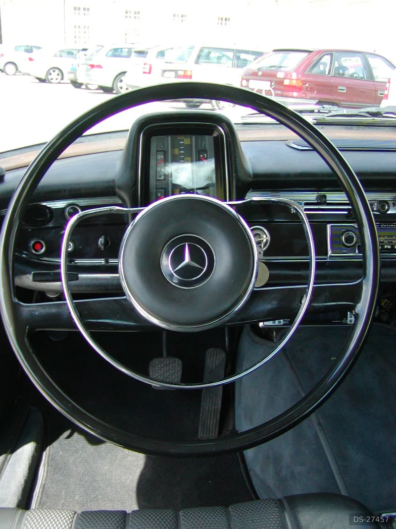 1967 Mercedes-Benz 230 Heckflosse W110 in München 8