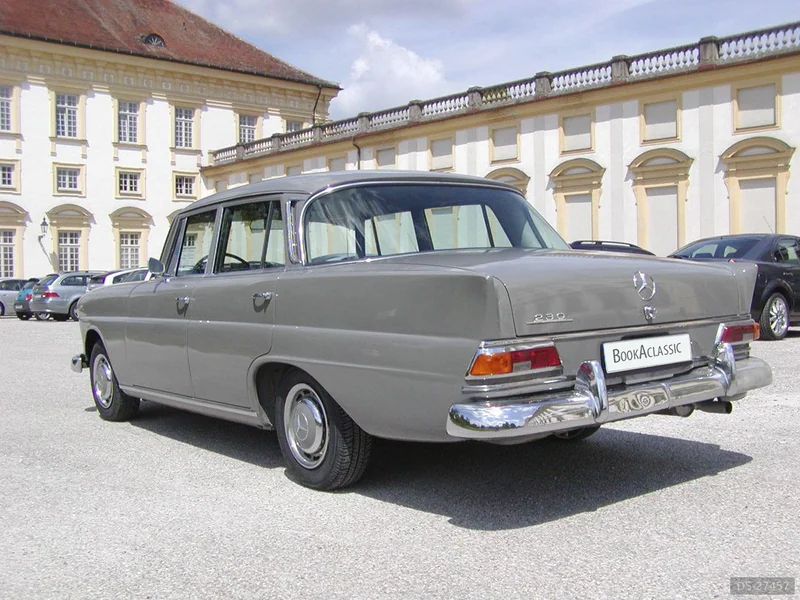 1967 Mercedes-Benz 230 Heckflosse W110 in München 7