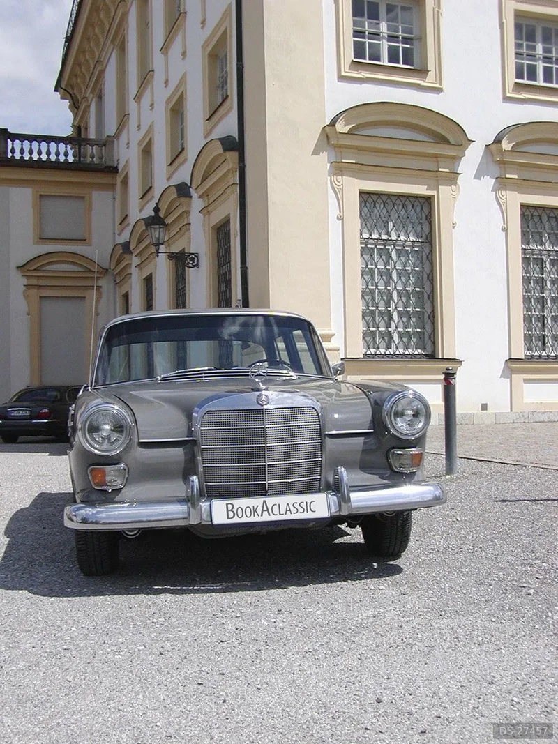 1967 Mercedes-Benz 230 Heckflosse W110 in München 4