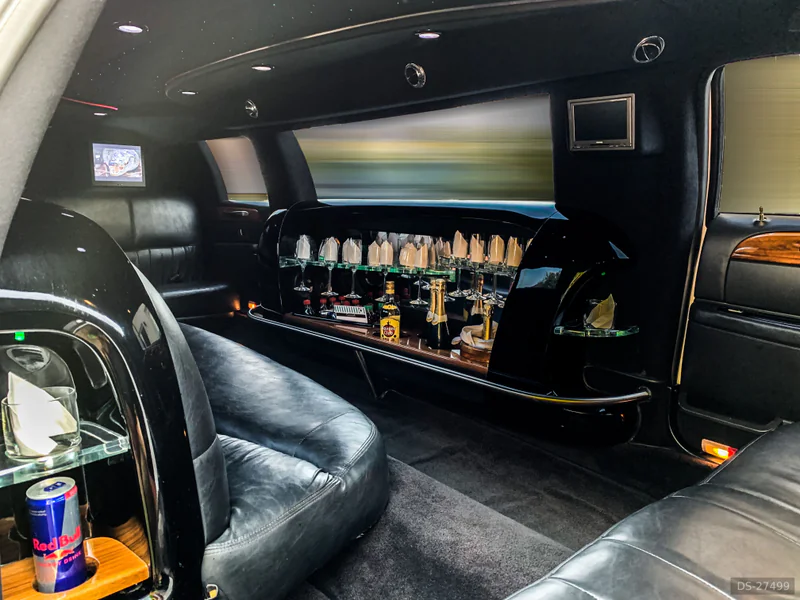 2011 Lincoln Towncar in Laage 2