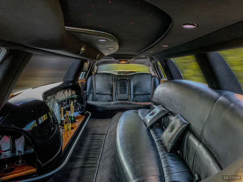 2011 Lincoln Towncar in Laage 3