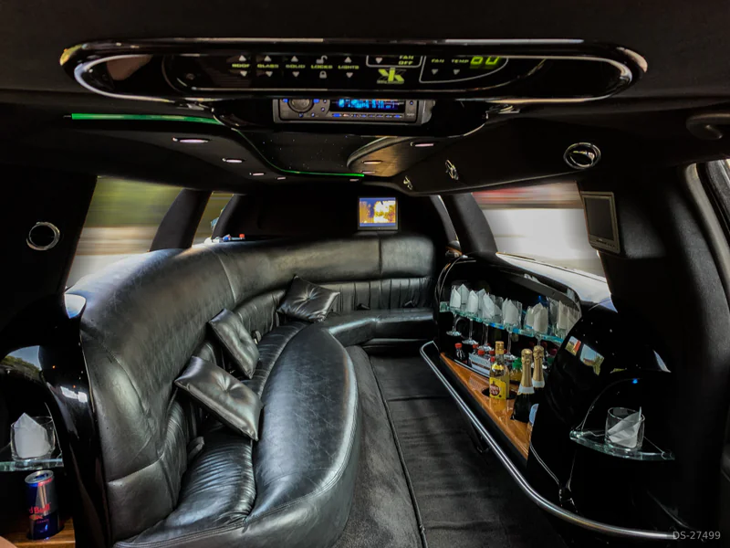 2011 Lincoln Towncar in Laage 4